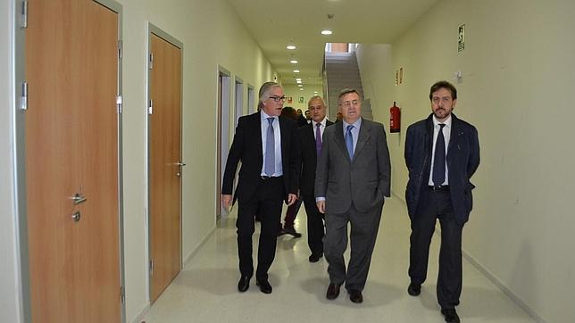 García-Tizón inaugura el nuevo Ayuntamiento de Hormigos