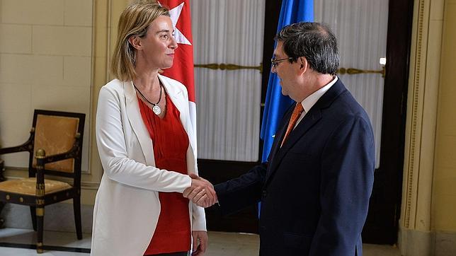 Mogherini acelera el diálogo con Cuba para que la UE no quede relegada