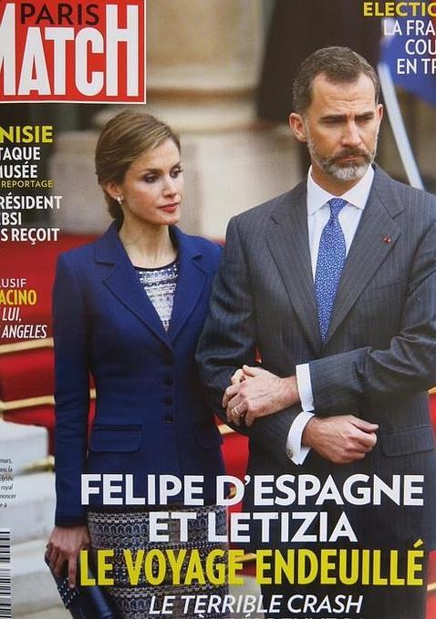 «Paris Match» recoge el «viaje enlutado» de los Reyes de España a Francia