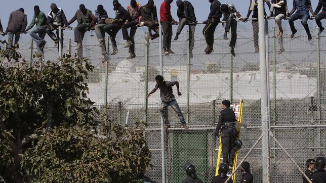 Abortan un intento de salto a la valla de Melilla protagonizado por 200 inmigrantes