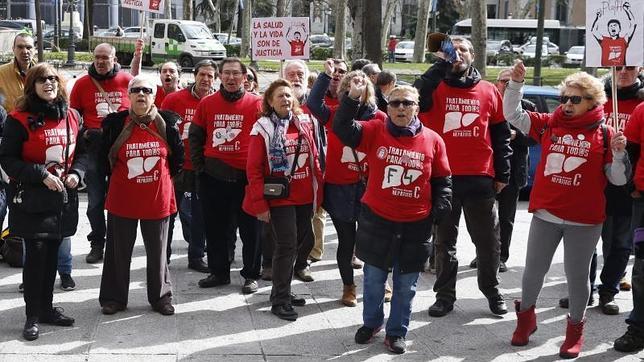 Afectados por la hepatitis C piden a las comunidades que se sumen al plan de Sanidad