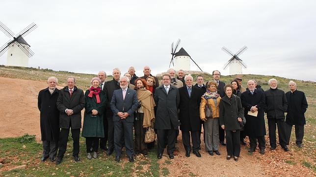 La Real Academia viajó a un lugar de la Mancha por los cuatro siglos del Quijote