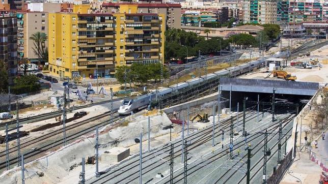 Tendido ferroviario del AVE a la salida de Alicante