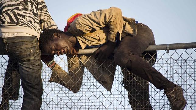 Una decena de inmigrantes entran en Melilla tras un nuevo asalto a la valla