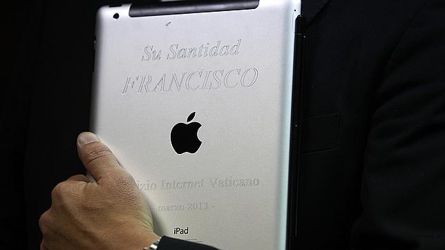 Sale a subasta un iPad del Papa Francisco por el que se espera recaudar unos 40.000 euros