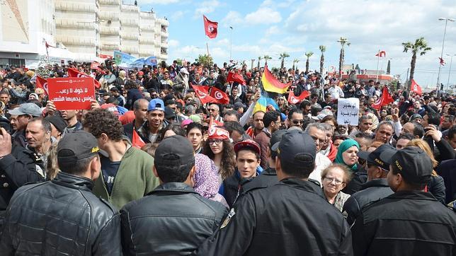 Una marcha multitudinaria en Túnez pide unidad en la lucha contra el yihadismo