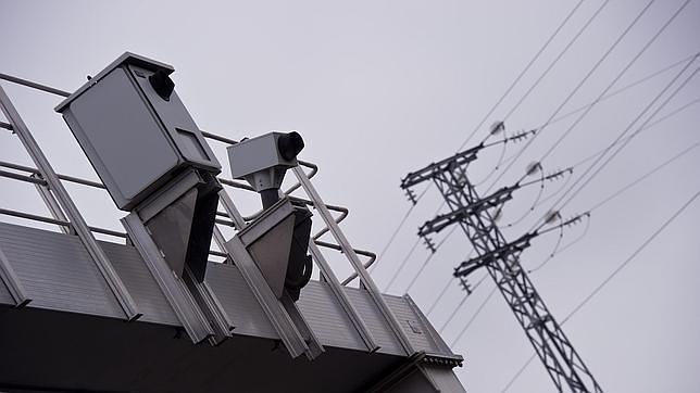 Los radares, sus multas y las aplicaciones para móviles más de moda para conducir