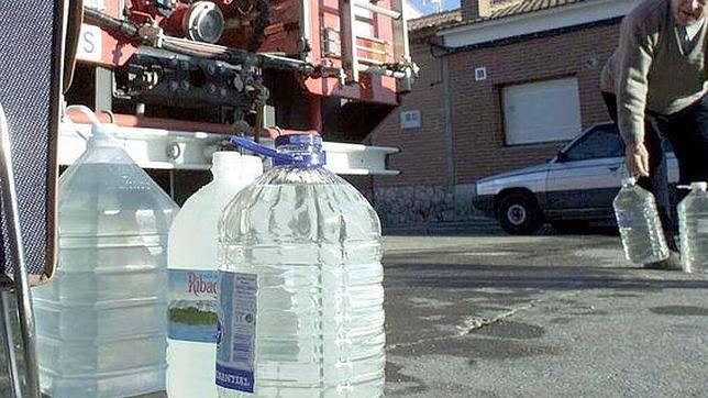 Caravana de camiones-cisterna para dar de beber a cuatro pueblos de Teruel