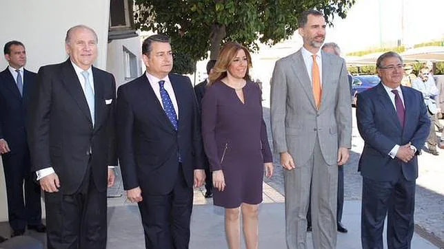 Don Felipe con la presidenta de Andalucía, Susana Díaz, durante su visita a la empresa Persán