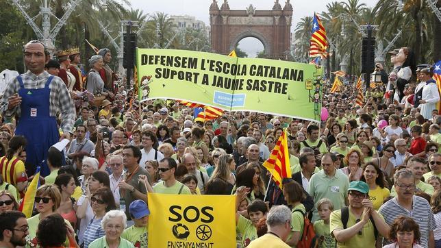 La Generalitat publica un memorial de «agravios» del Estado «contra el catalán»