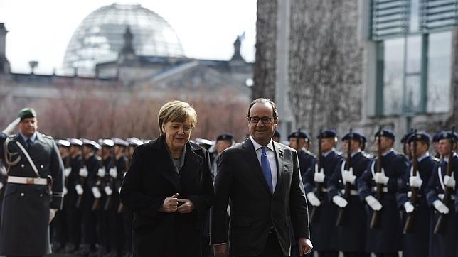 Merkel advierte a Grecia sobre las reformas: «El tiempo apremia y no se puede perder»