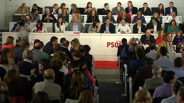 El sector «susanista» advierte a Sánchez de que puede tener rival