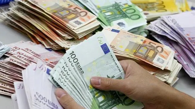 El pago de comisiones se sitúa en Europa en una media de 111 euros anuales, según Ausbanc