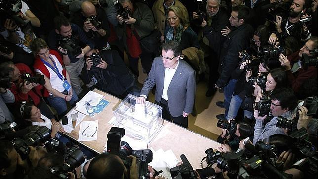 Artur Mas en la sede electoral donde votó en los comicios autonómicos de 2012