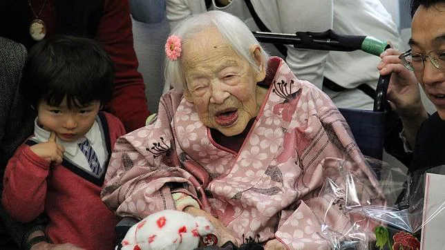 Misao Okawa, en su 117º cumpleaños, a principios de marzo de 2015