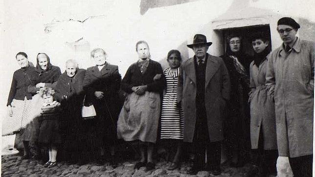 Luis Barragán, primero por la derecha, en Cardiel de los Montes en 1954