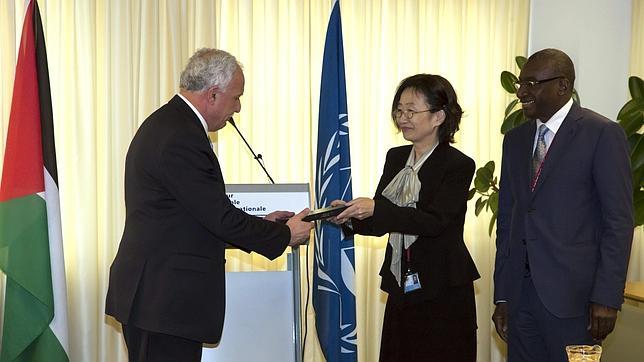 Entrega al ministro de Relaciones Exteriores de Palestina una edición especial del Estatuto de Roma