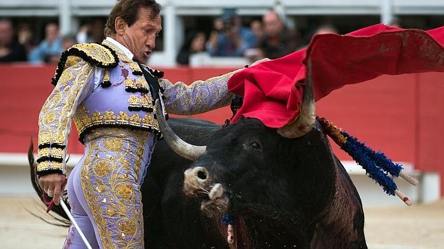 Detalles de toreo caro de Frascuelo en la Feria de Arles