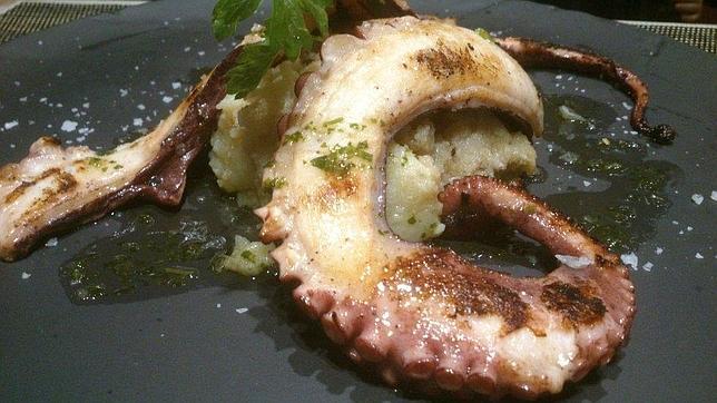 Tapa de pulpo de la pizzería soriana