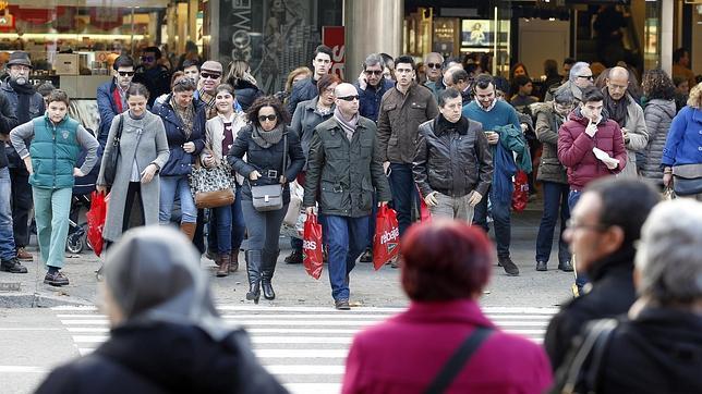 La confianza del consumidor se sitúa, por primera vez, por encima de los 100 puntos