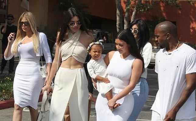 Los Kardashian se reúnen en la iglesia para celebrar el Domingo de Resurrección