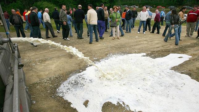 COAG augura un «durísimo proceso de reconversión» por el fin de la cuota láctea