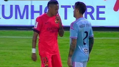 La grosería de Neymar: se sonó los mocos en Hugo Mallo