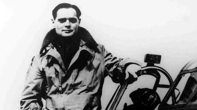Douglas Bader, el as de la RAF con una veintena de objetivos derribados