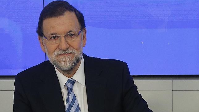 Rajoy llama a defender la gestión del PP y «no enredarse» en asuntos internos