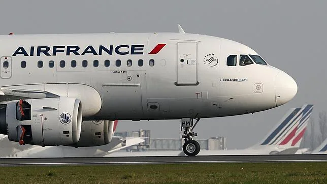 Aviones de Air France estacionados en el aeropuerto Charles de Gaulle de París