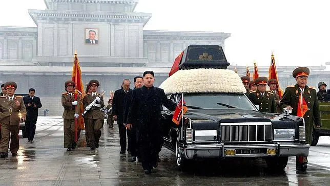 Kim Jong-un aprendió a conducir a los tres años, según un manual escolar norcoreano
