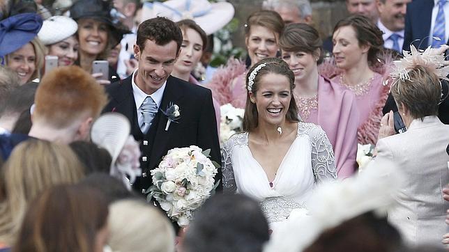 Andy Murray y Kim Sears después de contraer matrimonio en Dunblane