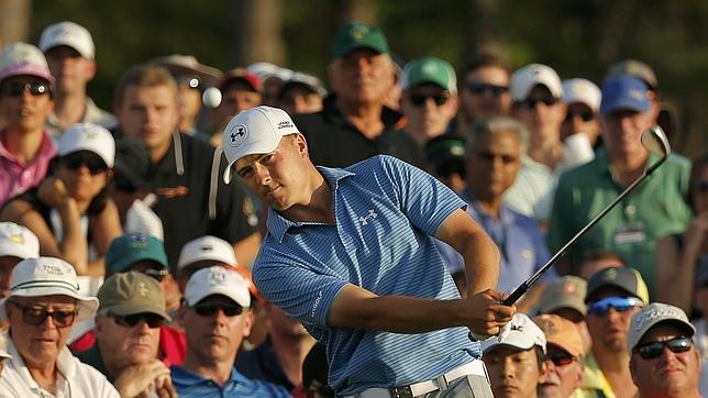 Jordan Spieth no baja el ritmo pese al ataque de los grandes nombres mundiales