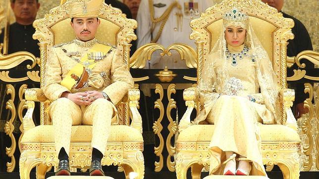 Abdul Malik de Brunéi y su novia, Dayangku Raabi'atul' Adawiyyah Pengiran Haji Bolkiah