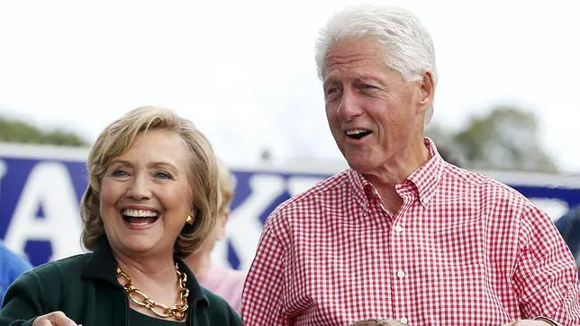 Hillary y Bill Clinton, durante un acto en Indianola (Iowa) el pasado septiembre