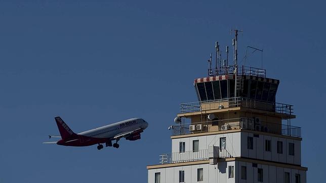 Primer revés para el Ejecutivo canario en su intento de lograr la gestión aeroportuaria