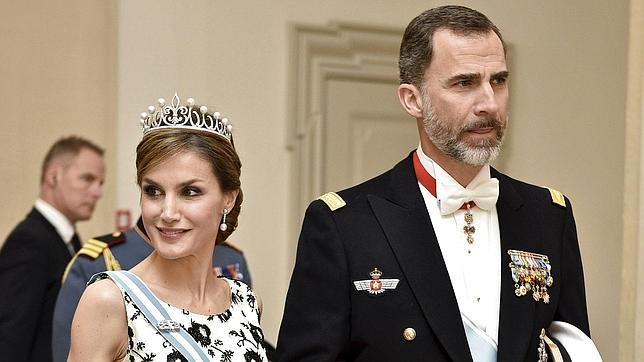 Doña Letizia estrena la diadema «Princesa» que le regaló Felipe VI