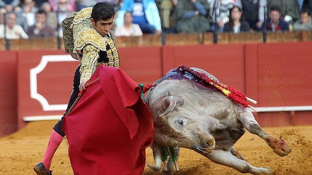 Oreja al buen oficio de Joselito Adame en la Feria de Abril