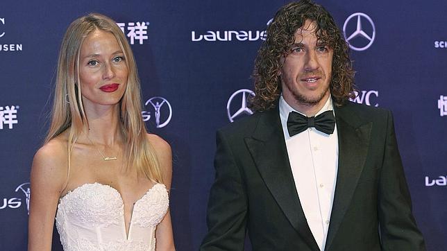 Vanesa Lorenzo derrocha glamour en los premios Laureus junto a Carles Puyol