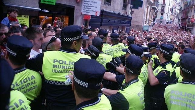 Cuatro detenidos por los incidentes en la procesión de los Sanfermines 2014