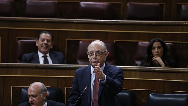 Montoro anima a Hacienda a investigar sin preocuparse por «nombres o afiliaciones»