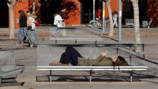 Ocho de cada diez jóvenes valencianos ven su futuro laboral en el extranjero