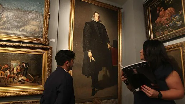 En el centro, la obra atribuida a Velázquez que ha sido vendida