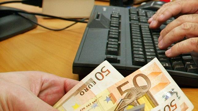 La morosidad bancaria cae cuatro décimas y se sitúa en el 12,5% en febrero