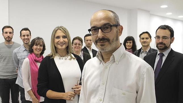 Imagen de Eduardo Gómez junto al resto de miembros de la candidatura de UPyD en Valencia