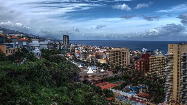 Panorámica de Puerto de la Cruz, el municipio con más densidad empresarial de Tenerife y su provincia