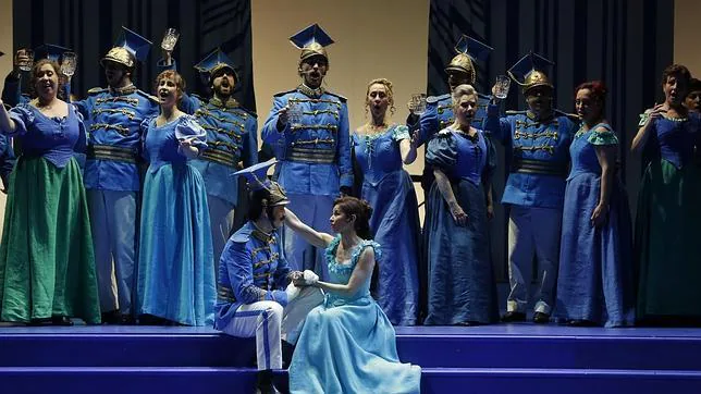 La Zarzuela tiñe de azul a la duquesa de Gérolsteina