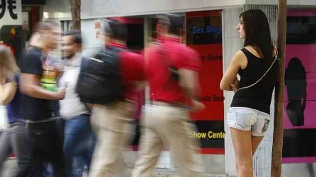 Una prostituta en la calle Montera de Madrid