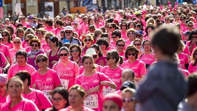 Carrera de la mujer: una marea rosa solidaria toma las calles de Valencia