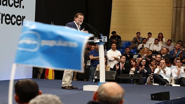 Rajoy aprobará otra financiación y se compromete a acabar el AVE en 2015